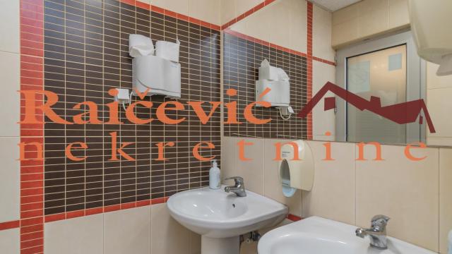 Poslovni prostor, Izdavanje, 216m2, Gornji grad, Zemun, Cara Dusana