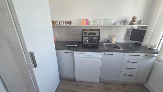 Poslovni prostor, Izdavanje, 216m2, Bulevar oslobodilaca Čačka