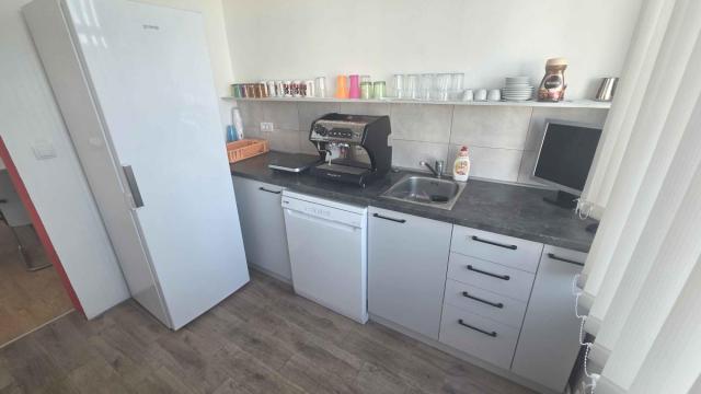 Poslovni prostor, Izdavanje, 216m2, Bulevar oslobodilaca Čačka