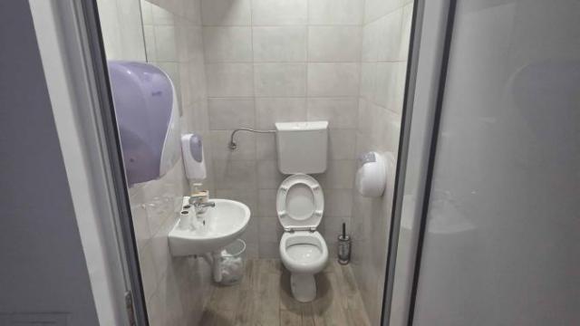 Poslovni prostor, Izdavanje, 216m2, Bulevar oslobodilaca Čačka