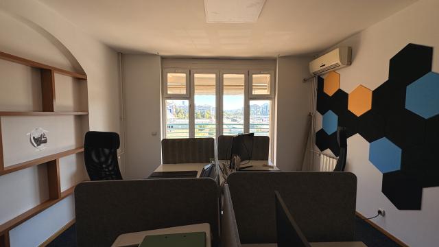 Poslovni prostor, Troiposoban, Izdavanje, 85m2, Bulevar Arsenija Čarnojevića