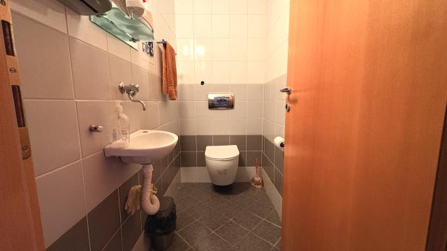 Poslovni prostor, Troiposoban, Izdavanje, 85m2, Bulevar Arsenija Čarnojevića