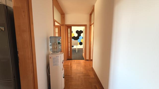 Poslovni prostor, Troiposoban, Izdavanje, 85m2, Bulevar Arsenija Čarnojevića