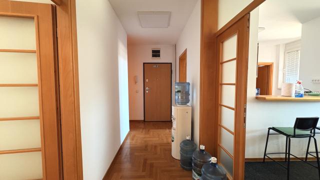 Poslovni prostor, Troiposoban, Izdavanje, 85m2, Bulevar Arsenija Čarnojevića