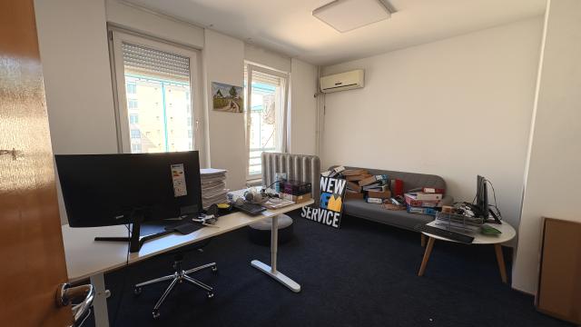 Poslovni prostor, Troiposoban, Izdavanje, 85m2, Bulevar Arsenija Čarnojevića