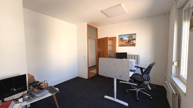 Poslovni prostor, Troiposoban, Izdavanje, 85m2, Bulevar Arsenija Čarnojevića