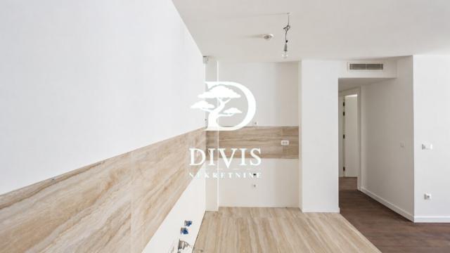 Stan, Trosoban, Prodaja, 130m2, Beogradska