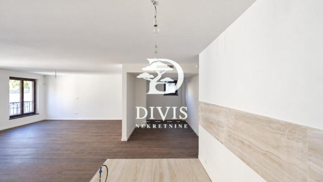 Stan, Trosoban, Prodaja, 130m2, Beogradska