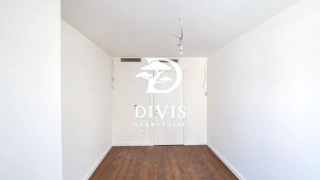 Stan, Trosoban, Prodaja, 130m2, Beogradska