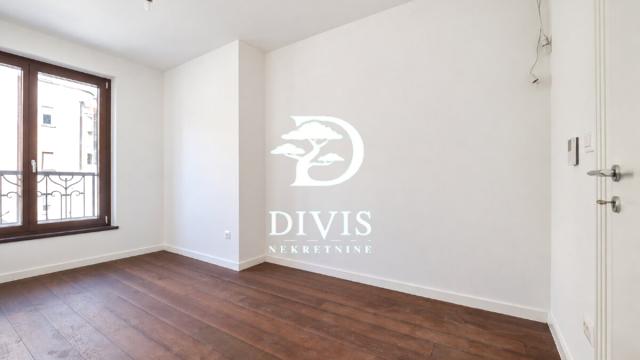 Stan, Trosoban, Prodaja, 130m2, Beogradska