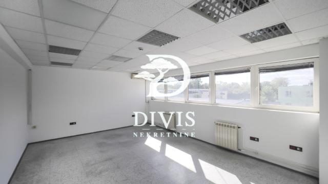 Poslovni prostor, Petosoban, Izdavanje, 216m2, Cara Dušana