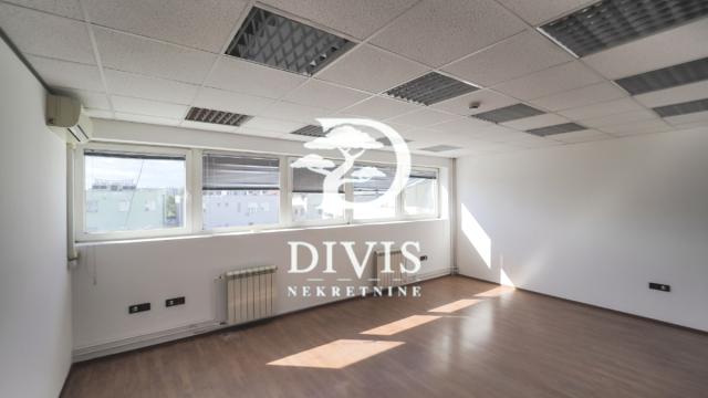 Poslovni prostor, Petosoban, Izdavanje, 216m2, Cara Dušana