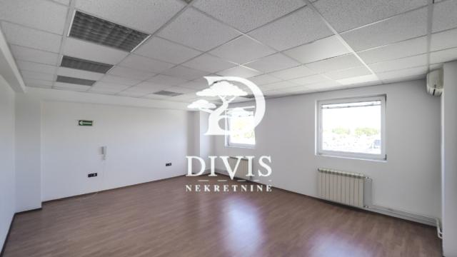 Poslovni prostor, Petosoban, Izdavanje, 216m2, Cara Dušana
