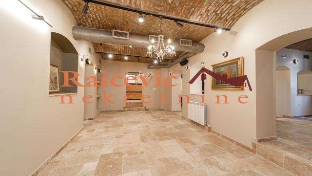Poslovni prostor, Trosoban, Prodaja, 210m2, Centar, Stari grad, Djure Danicica