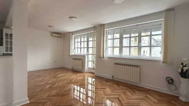Stan, četvorosoban, Izdavanje, 122m2, Bulevar kneza Aleksandra Karađorđevića