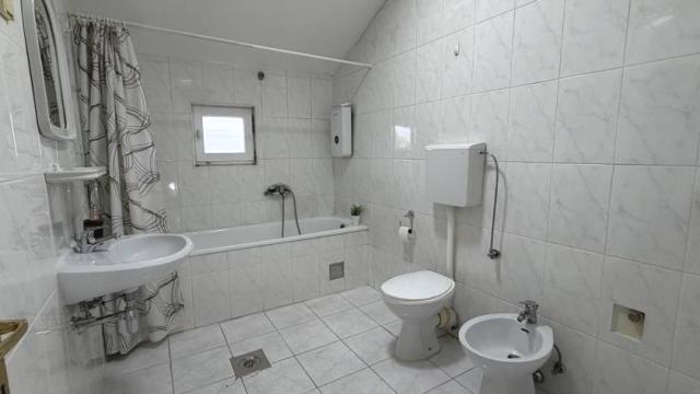 Stan, četvorosoban, Izdavanje, 122m2, Bulevar kneza Aleksandra Karađorđevića