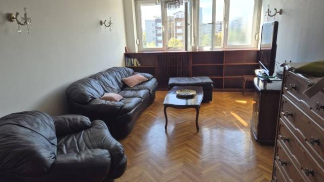 Stan, Trosoban, Izdavanje, 67m2, Pariske Komune