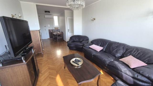 Stan, Trosoban, Izdavanje, 67m2, Pariske Komune
