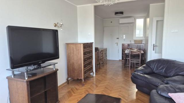Stan, Trosoban, Izdavanje, 67m2, Pariske Komune