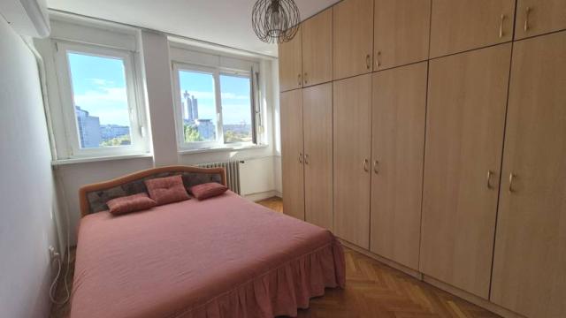 Stan, Trosoban, Izdavanje, 67m2, Pariske Komune