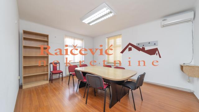 Poslovni prostor, četvoroiposoban, Izdavanje, 85m2, Hram svetog Save, Vračar, Skerliceva