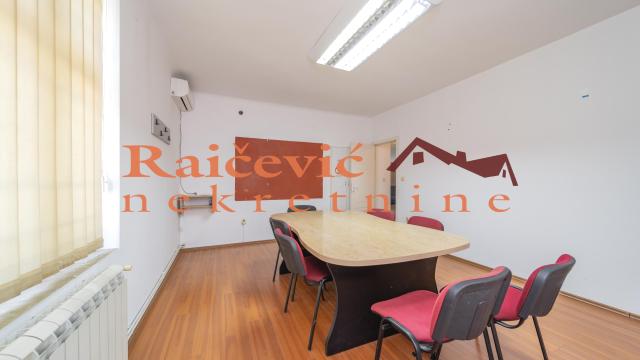 Poslovni prostor, četvoroiposoban, Izdavanje, 85m2, Hram svetog Save, Vračar, Skerliceva