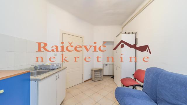 Poslovni prostor, četvoroiposoban, Izdavanje, 85m2, Hram svetog Save, Vračar, Skerliceva