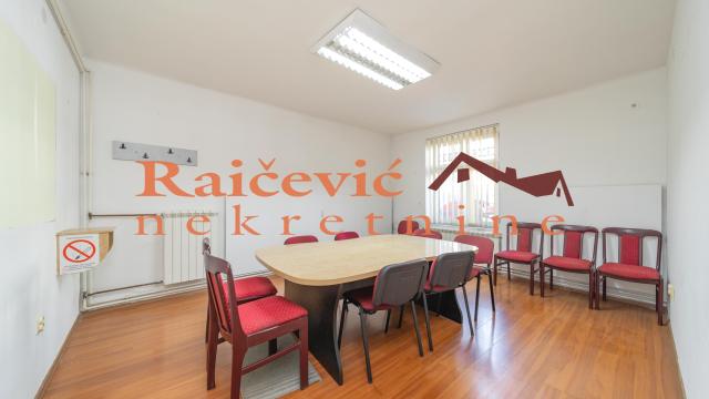 Poslovni prostor, četvoroiposoban, Izdavanje, 85m2, Hram svetog Save, Vračar, Skerliceva