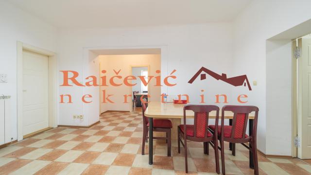 Poslovni prostor, četvoroiposoban, Izdavanje, 85m2, Hram svetog Save, Vračar, Skerliceva