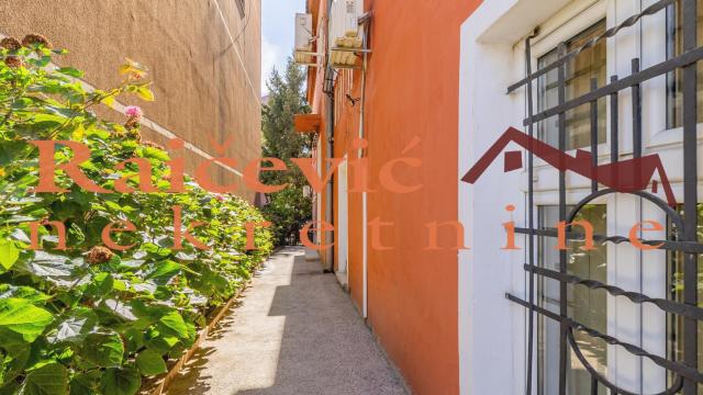 Poslovni prostor, četvoroiposoban, Izdavanje, 85m2, Hram svetog Save, Vračar, Skerliceva