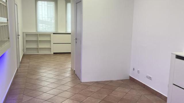Poslovni prostor, Izdavanje, 32m2, Slavija, Vračar, Kralja Milutina