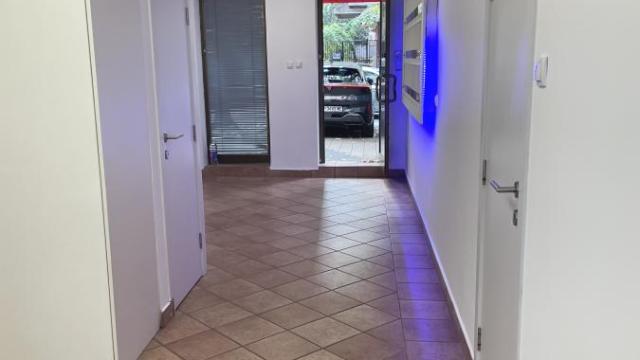 Poslovni prostor, Izdavanje, 32m2, Slavija, Vračar, Kralja Milutina