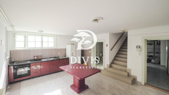 Kuća, Petosoban i veći, Prodaja, 171m2, Lipovički put