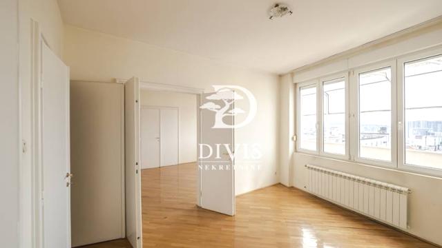 Stan, četvorosoban, Izdavanje, 160m2, Terazije